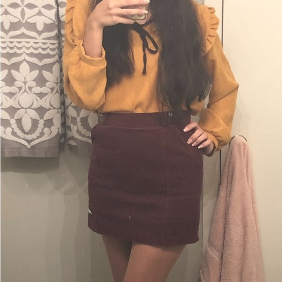 Gold Ruffle Collar Blouse - Picture 4 of 4